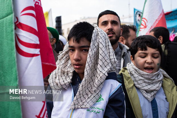 حضورپرشور دانش آموزان مشهدی در یوم الله 13 آبان