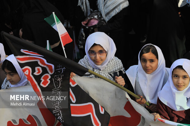 راهپیمایی 13 آبان در زنجان