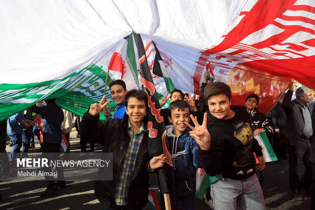 راهپیمایی 13 آبان در زنجان