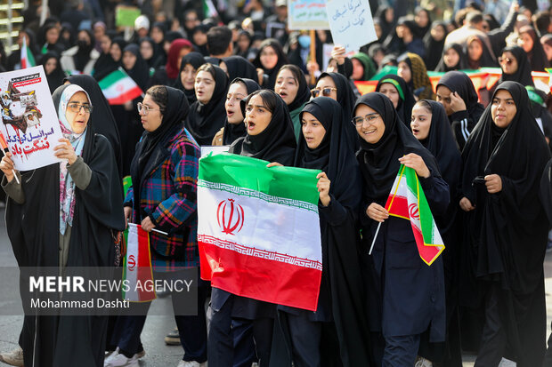 راهپیمایی 13 آبان در اردبیل