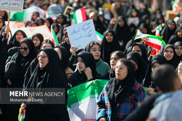 راهپیمایی 13 آبان در اردبیل