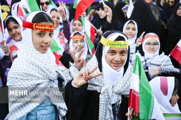 راهپیمایی یوم الله ۱۳ آبان در بجنورد