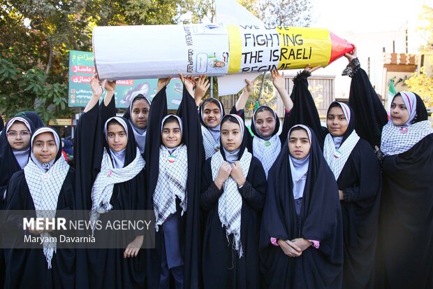 راهپیمایی یوم الله ۱۳ آبان در بجنورد