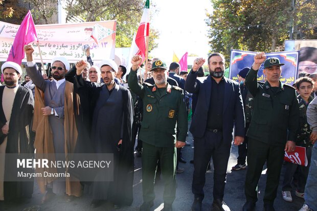 راهپیمایی یوم الله ۱۳ آبان در بجنورد