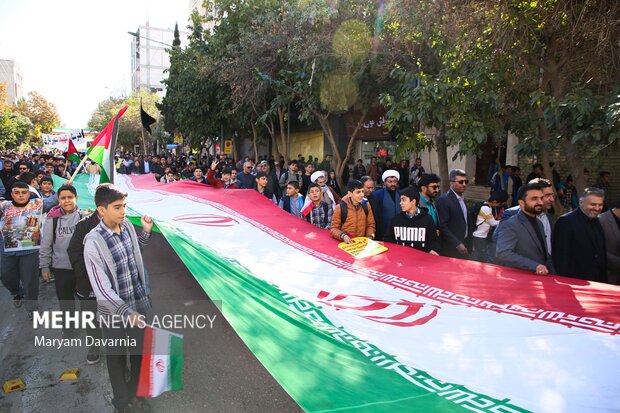 راهپیمایی یوم الله ۱۳ آبان در بجنورد