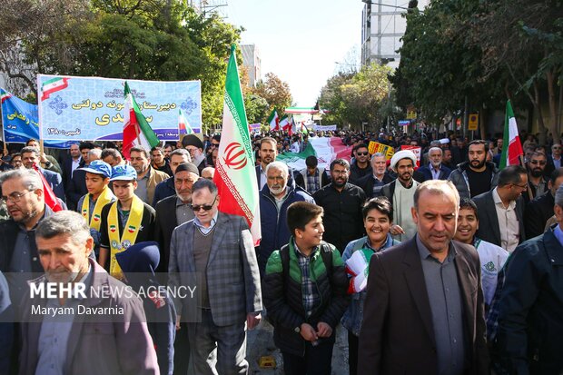 راهپیمایی یوم الله ۱۳ آبان در بجنورد