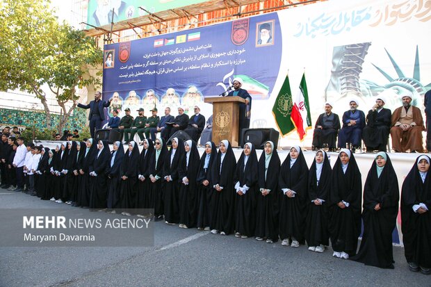 راهپیمایی یوم الله ۱۳ آبان در بجنورد