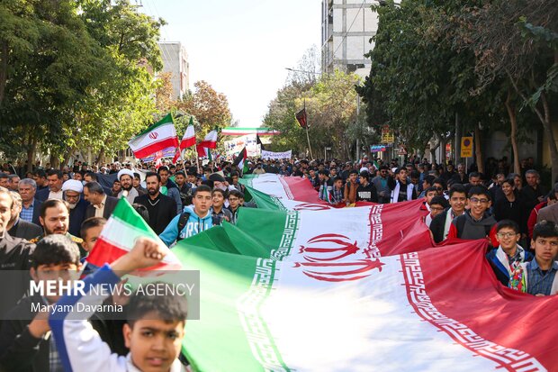 راهپیمایی یوم الله ۱۳ آبان در بجنورد