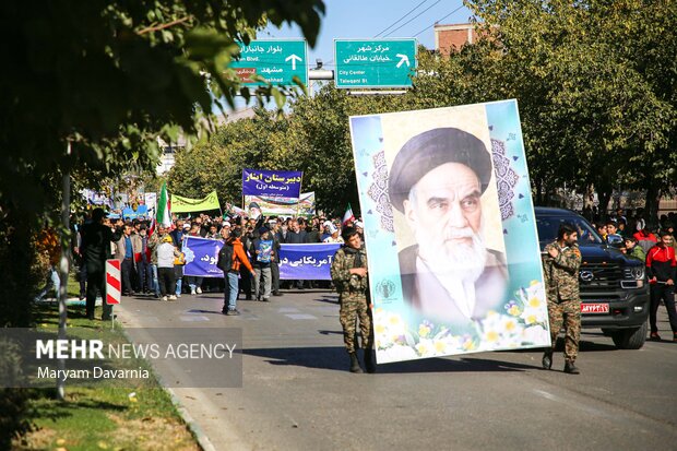 راهپیمایی یوم الله ۱۳ آبان در بجنورد