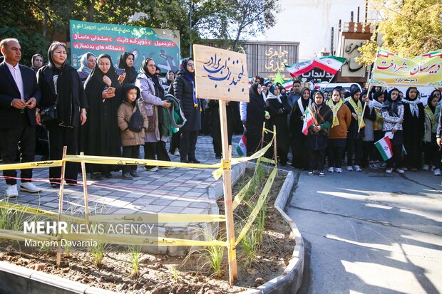 راهپیمایی یوم الله ۱۳ آبان در بجنورد