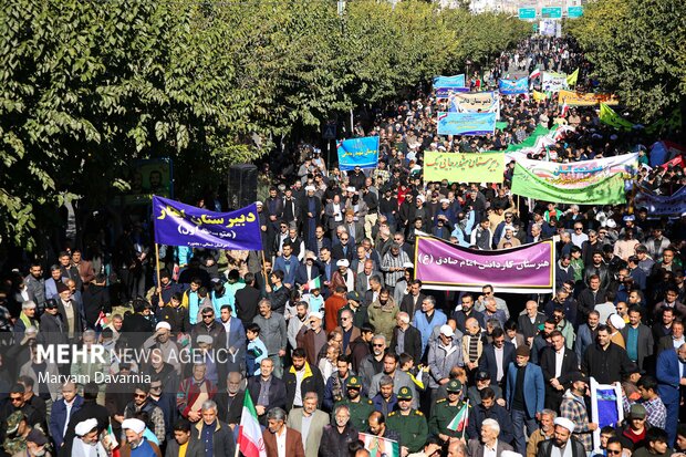 راهپیمایی یوم الله ۱۳ آبان در بجنورد