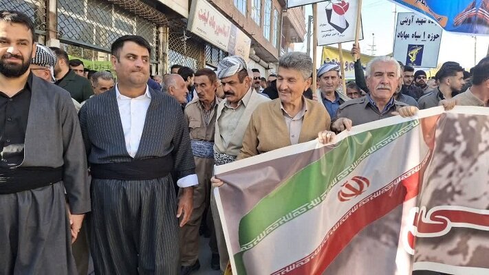 نمایش اقتدار و شعور استکبارستیزی آذری ها؛دانش آموزان: پای انقلاب هستیم