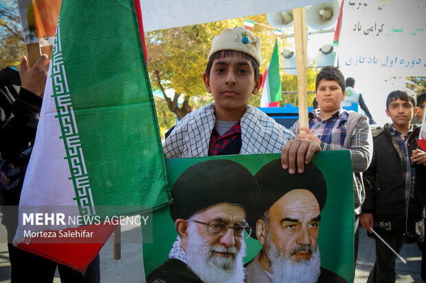 راهپیمایی 13 آبان در شهرکرد