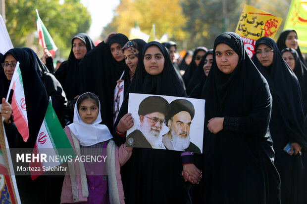 راهپیمایی 13 آبان در شهرکرد