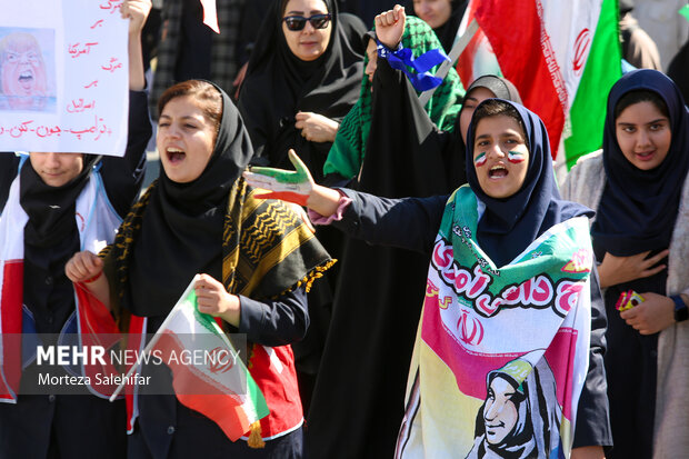 راهپیمایی 13 آبان در شهرکرد