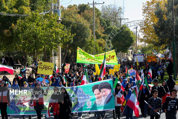 راهپیمایی 13 آبان در شهرکرد