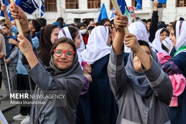 راهپیمایی یوم الله ۱۳ آبان در رشت