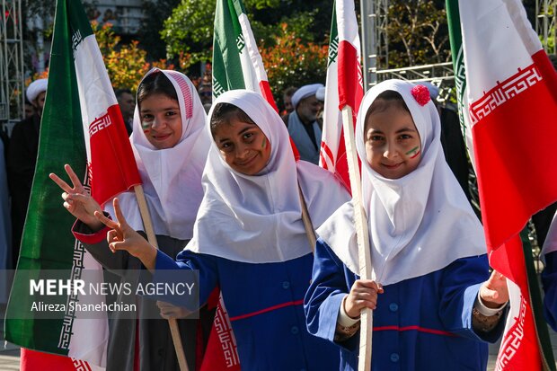 راهپیمایی یوم الله ۱۳ آبان در رشت