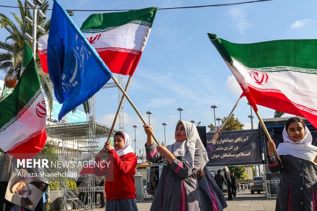 راهپیمایی یوم الله ۱۳ آبان در رشت