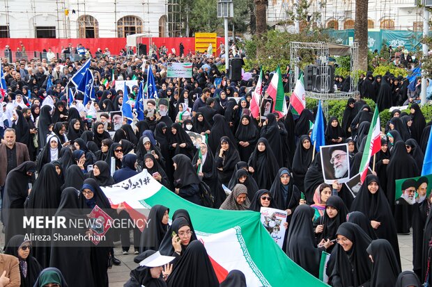راهپیمایی یوم الله ۱۳ آبان در رشت