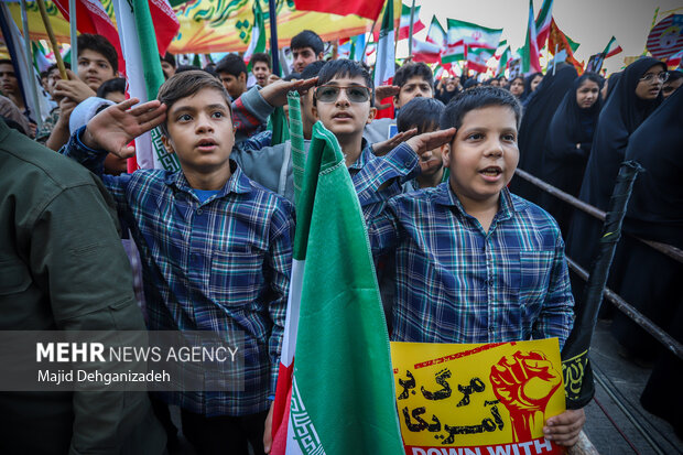 راهپیمایی یوم الله ۱۳ آبان در یزد