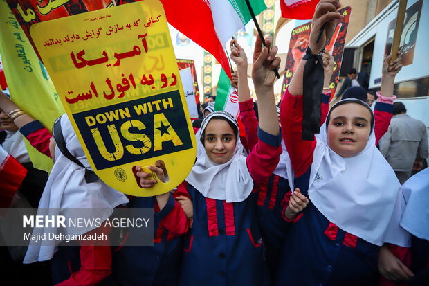 راهپیمایی یوم الله ۱۳ آبان در یزد