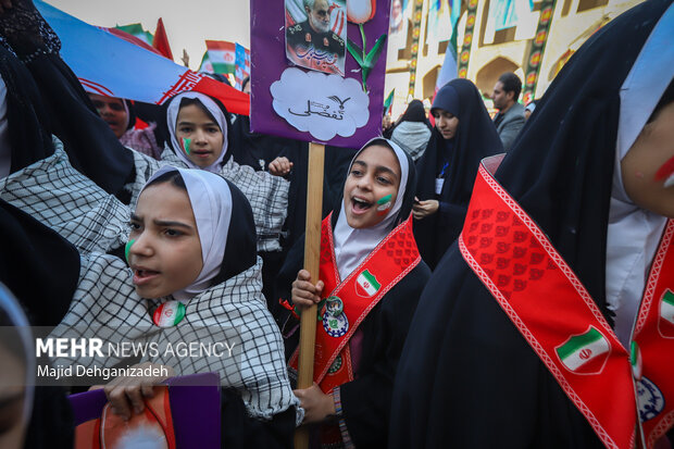 راهپیمایی یوم الله ۱۳ آبان در یزد