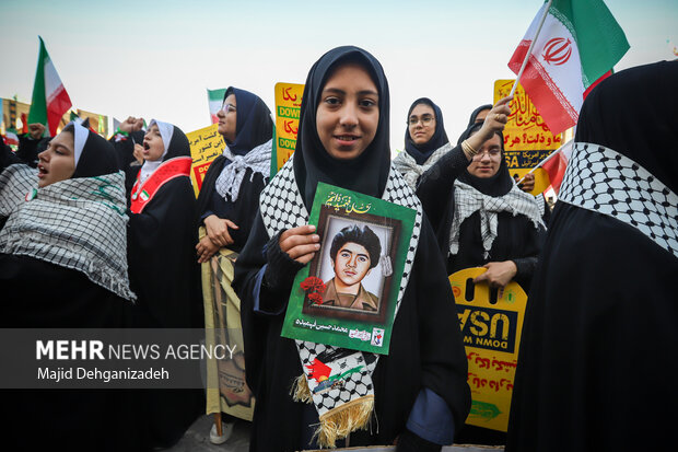 راهپیمایی یوم الله ۱۳ آبان در یزد