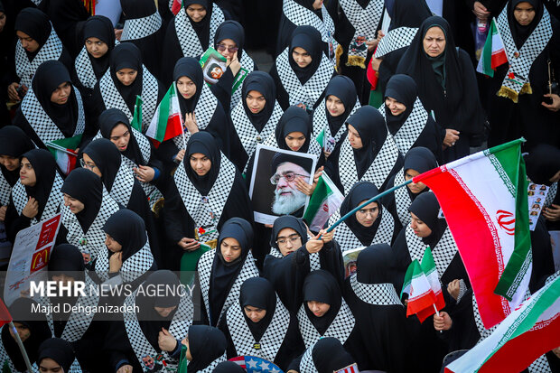 راهپیمایی یوم الله ۱۳ آبان در یزد