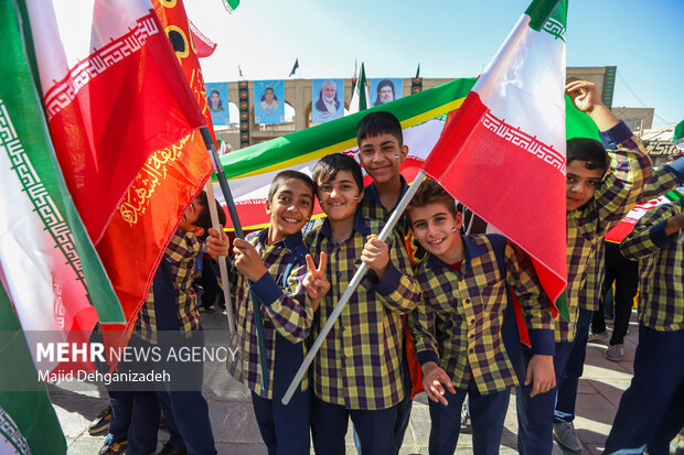 راهپیمایی یوم الله ۱۳ آبان در یزد