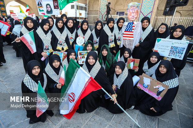 راهپیمایی یوم الله ۱۳ آبان در یزد