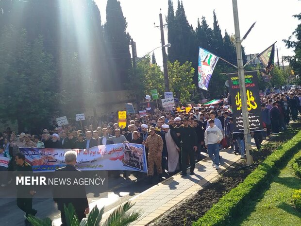 حضور مردم مرزنشین آستارا در راهپیمایی ۱۳ آبان