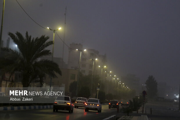 چتر گرد و خاک بر سر بندرعباس