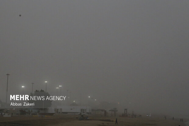 چتر گرد و خاک بر سر بندرعباس