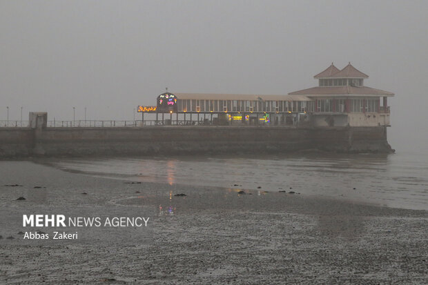 چتر گرد و خاک بر سر بندرعباس