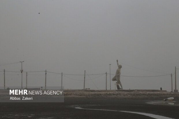 چتر گرد و خاک بر سر بندرعباس