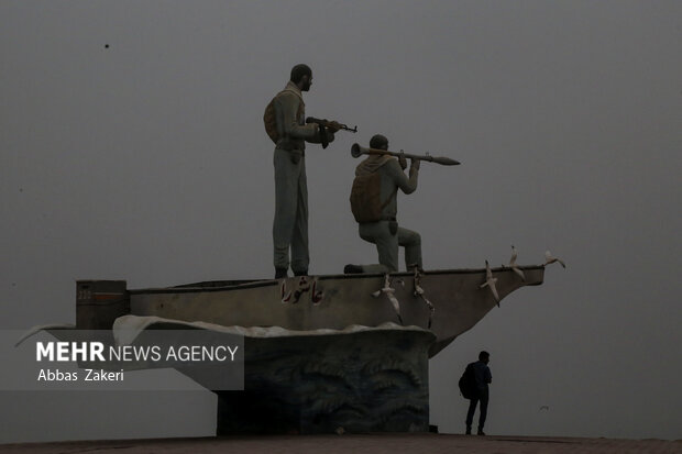 چتر گرد و خاک بر سر بندرعباس