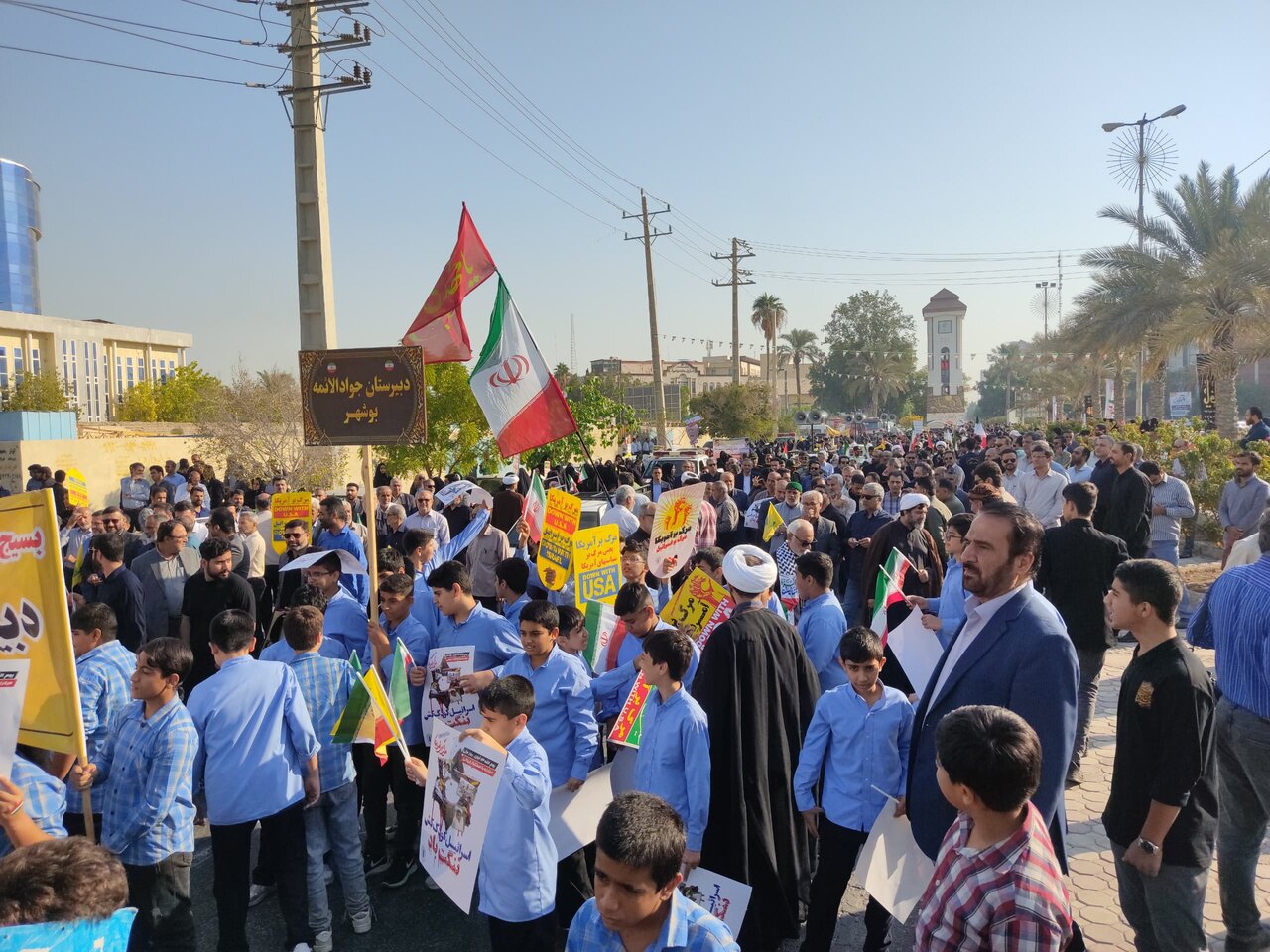 ۱۳ آبان پرشور در بوشهر؛ فریاد استکبارستیزی در ساحل خلیج فارس