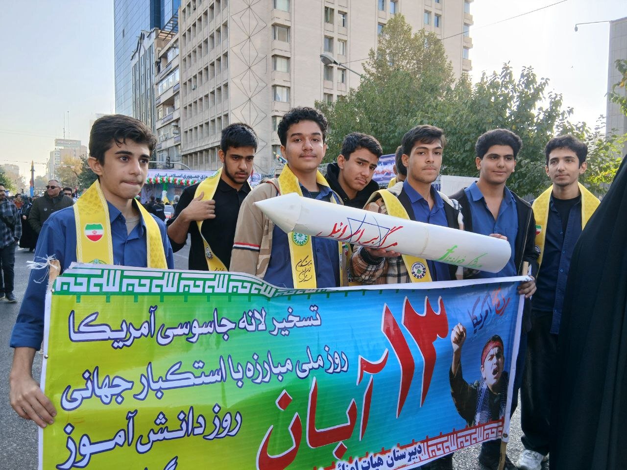 راهپیمایی یوم‌الله 13 آبان؛ نمایش وحدت نسل‌ها علیه استکبار 2