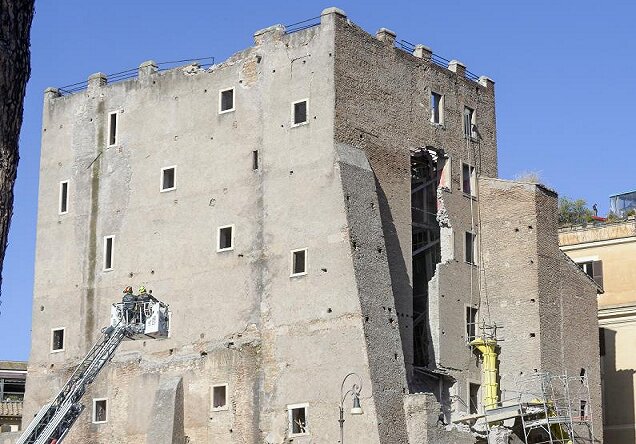 ريزش،كارگر،نجات،جراحات،جزئي،رخ