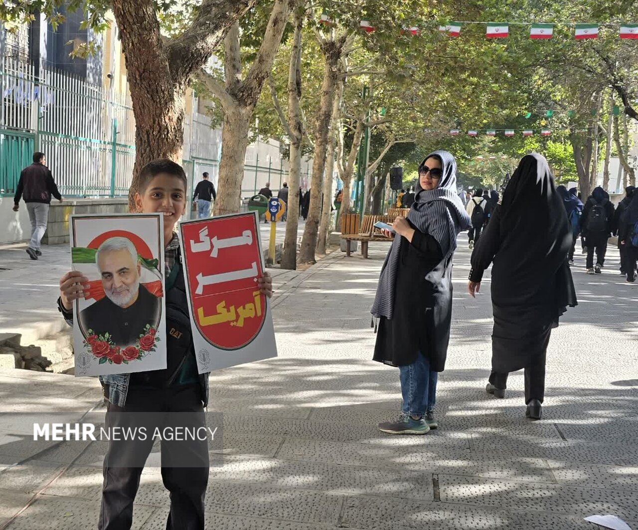 سیلی نوجوانان اصفهان به اسکتبار؛ همه به جای دانش‌آموزان شهیدحاضر بودند