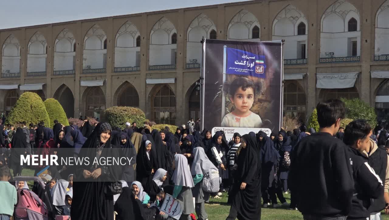 سیلی نوجوانان اصفهان به اسکتبار؛ همه به جای دانشآموزان شهیدحاضر بودند