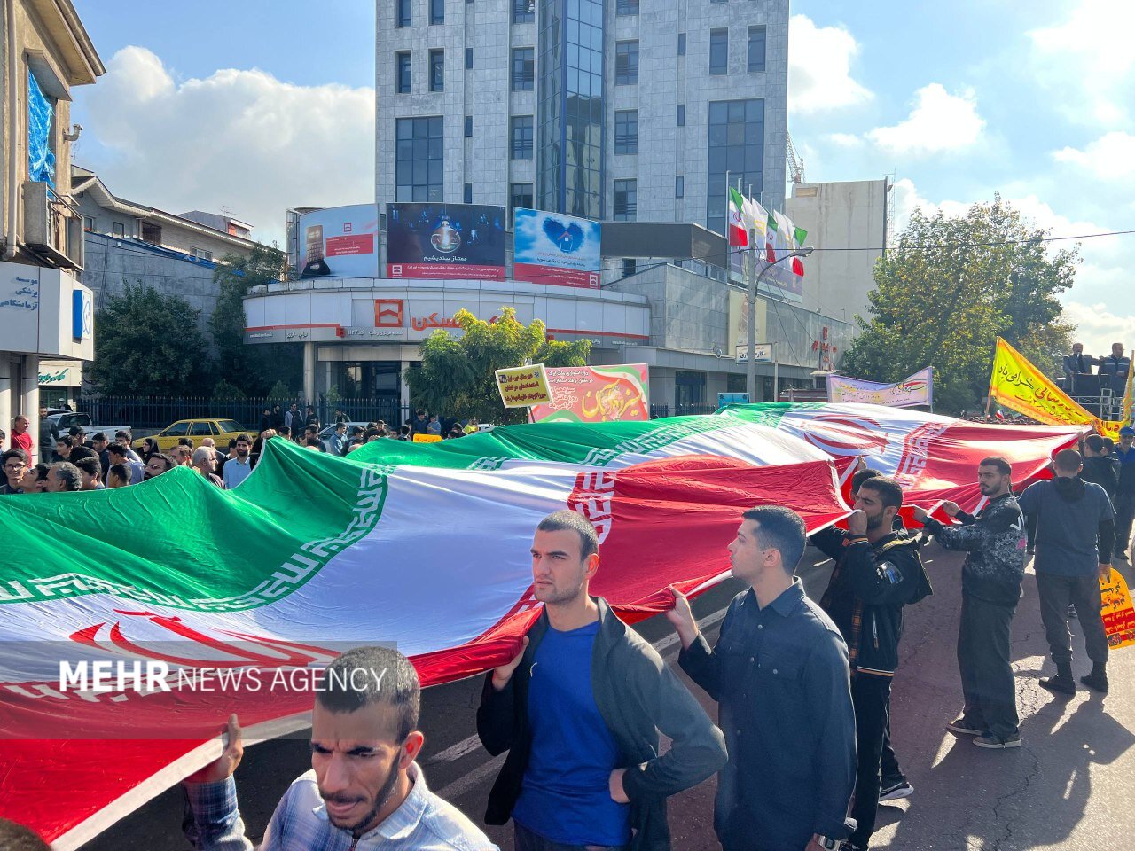 فریاد استکبارستیزی مردم دیار میرزا در یوم‌الله ۱۳ آبان؛گیلانی‎ها آمدند