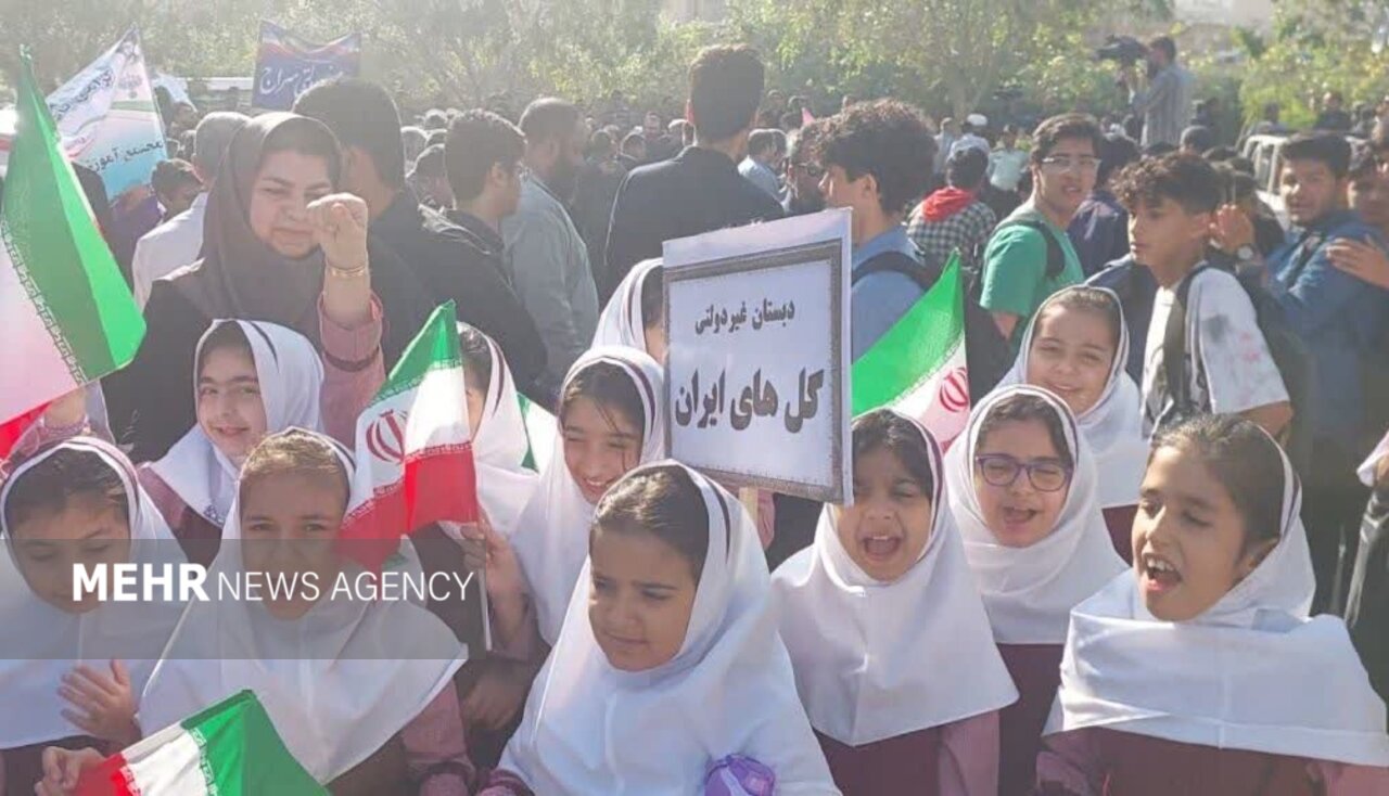 ۱۳ آبان پرشور در بوشهر؛ فریاد استکبارستیزی در ساحل خلیج فارس