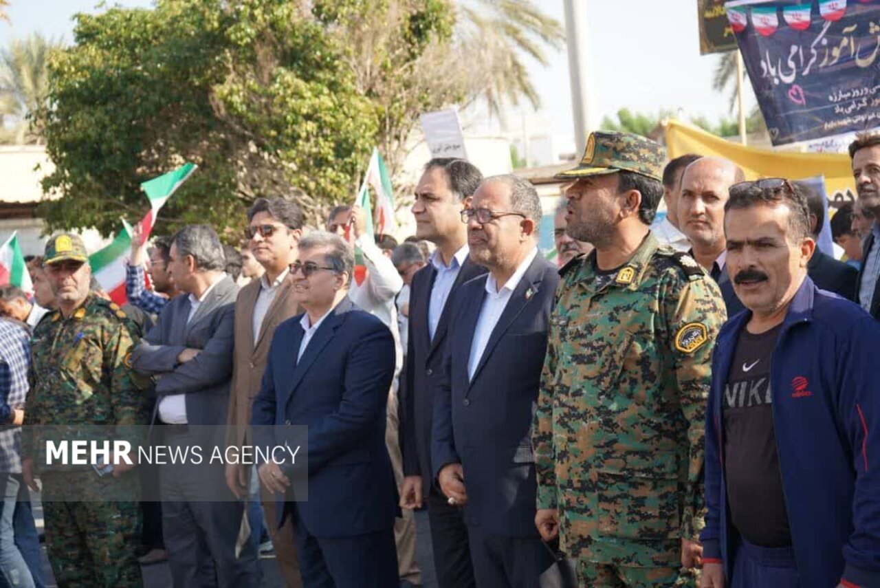 ۱۳ آبان پرشور در بوشهر؛ فریاد استکبارستیزی در ساحل خلیج فارس