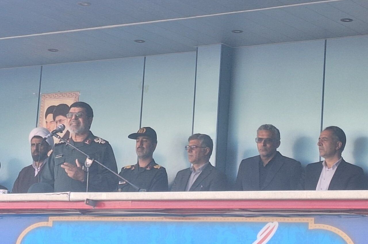 حضور پرشور مردم اراک در راهپیمایی ۱۳ آبان