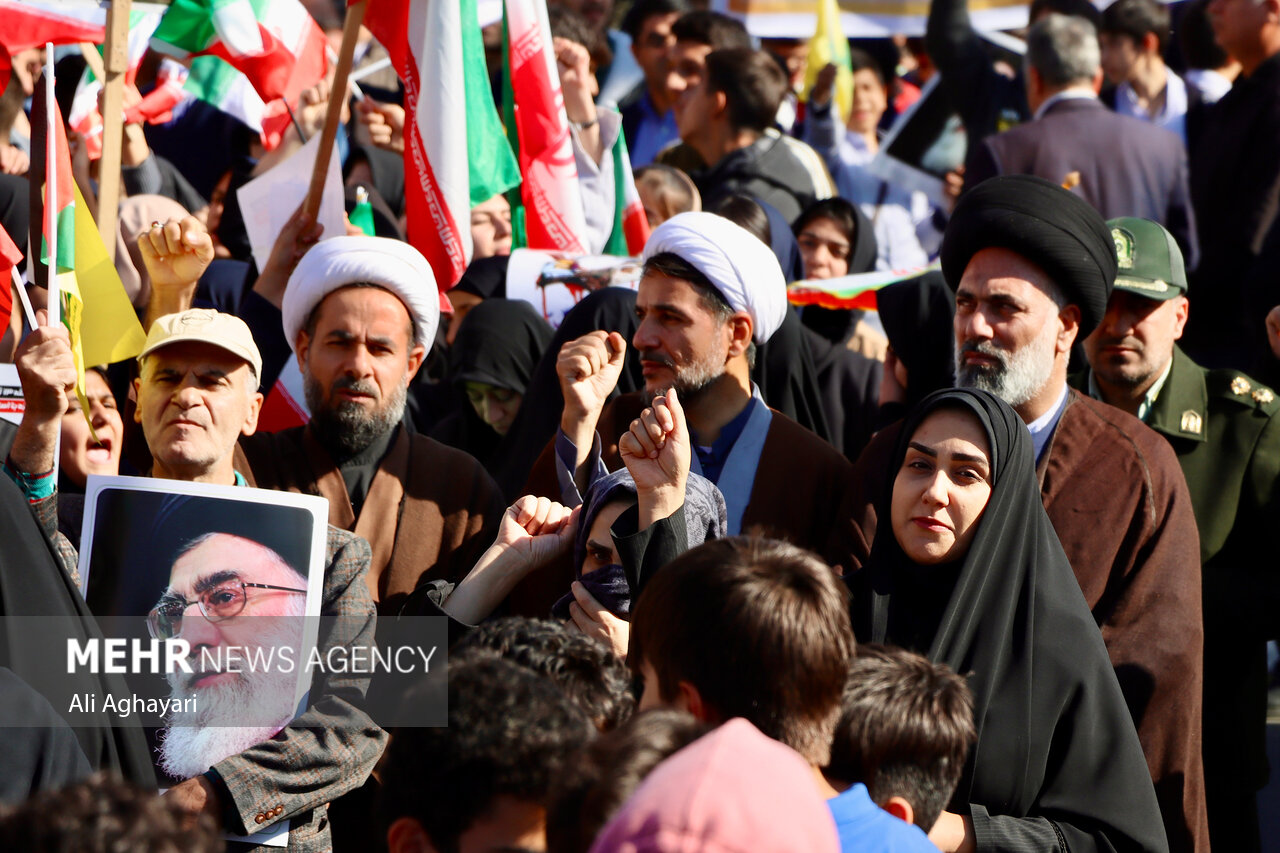 V Kermanšahu potekal shod ob 13. Abanu proti globalnemu zatiranju