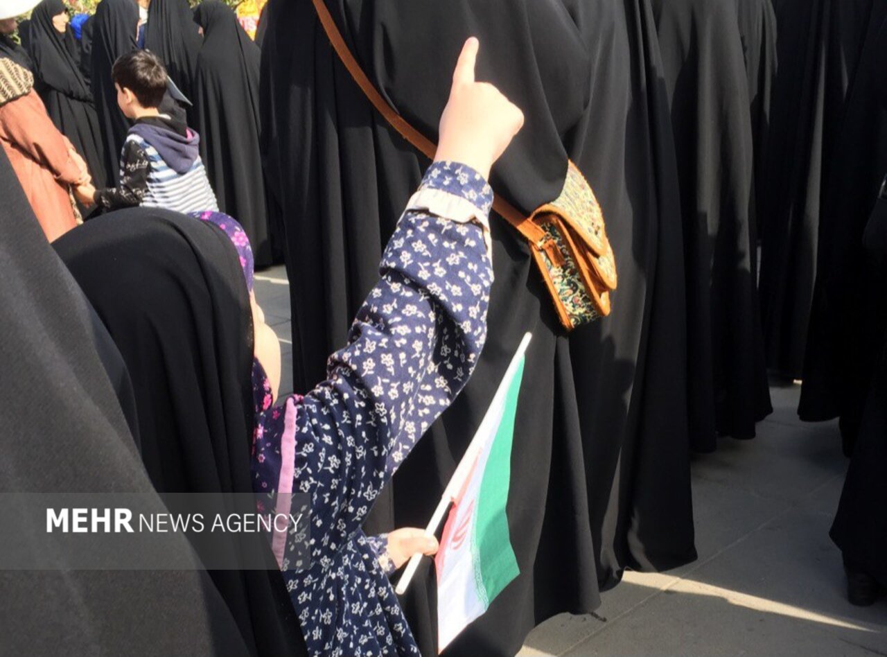 سیزده آبان نماد سه انقلاب؛ مردم پای حرف شهدا ایستادند