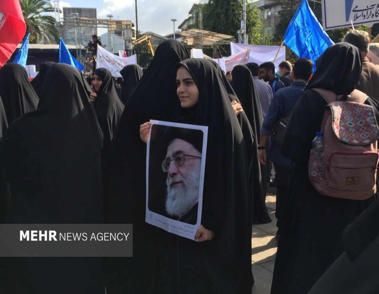 سیزده آبان نماد سه انقلاب؛ مردم پای حرف شهدا ایستادند