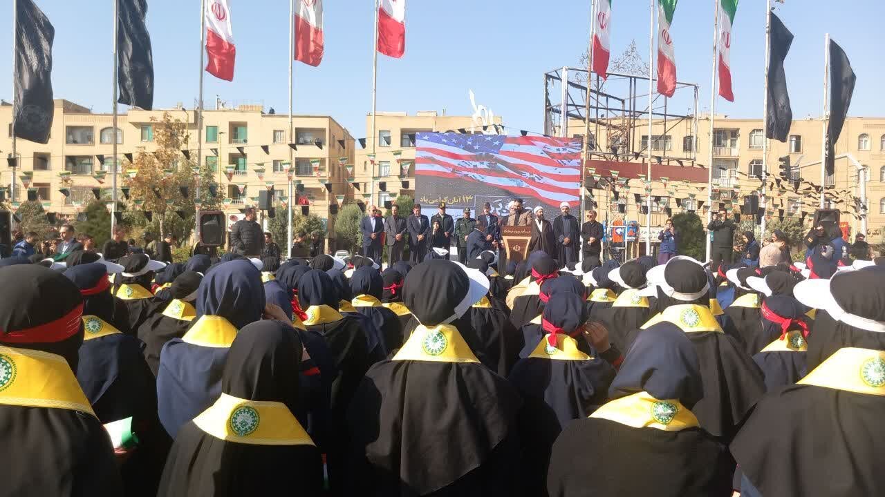 فریاد بلند «نسل z» علیه استکبار جهانی؛اینجا تهران پایتخت ایران است